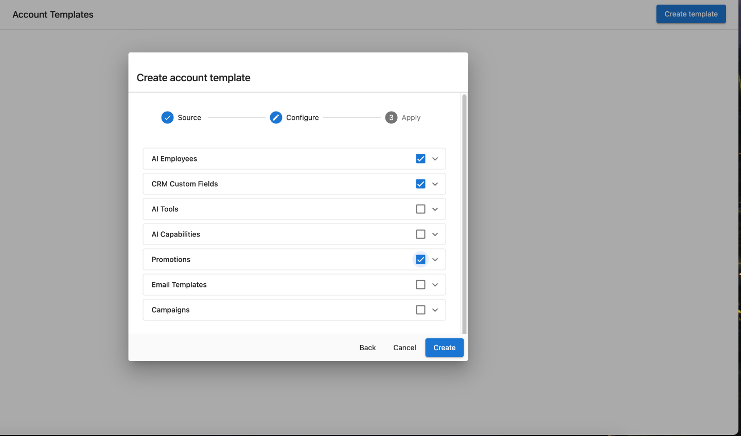 Diálogo de creación de plantilla de cuenta mostrando el paso Configure con casillas de verificación para AI Employees, CRM Custom Fields, Promotions y otros componentes